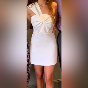 DO+BE boutique dress, white one shoulder bow accent size Small